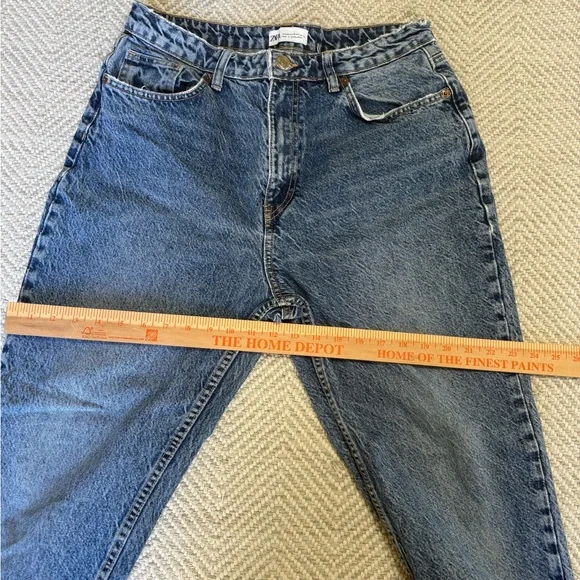 Zara Women’s Relaxed Fit Denim Jeans - Picture 2 of 14
